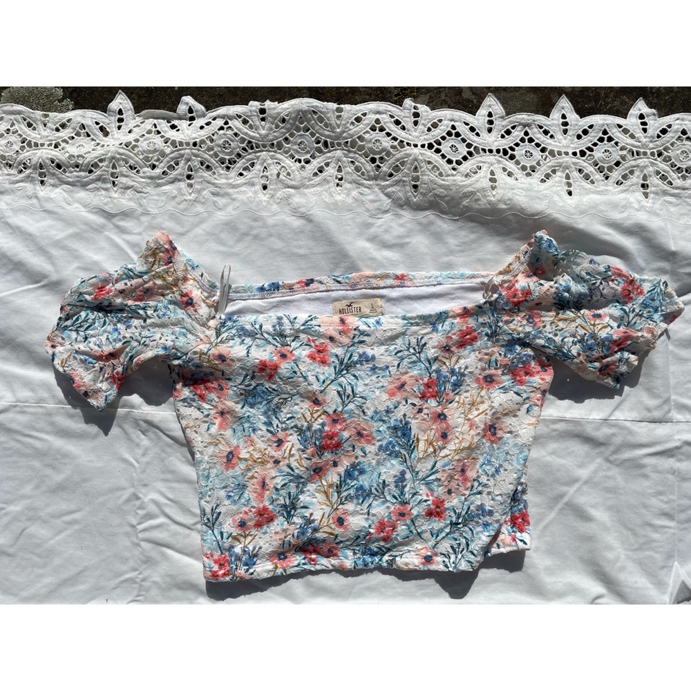 Large Hollister off the shoulder lace floral crop